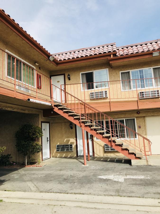 Norwalk Inn & Suites Bagian luar foto