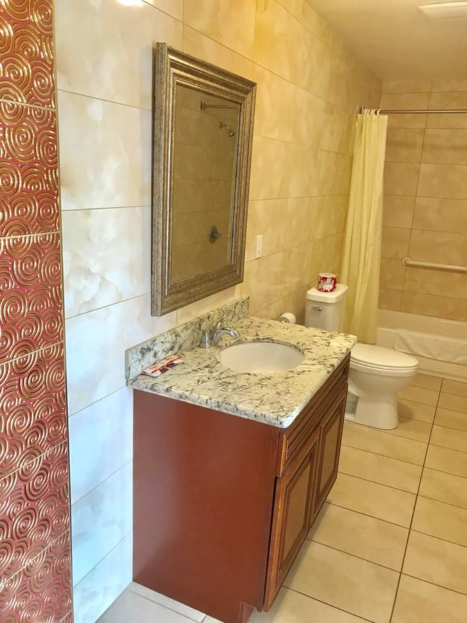 Norwalk Inn & Suites Bagian luar foto