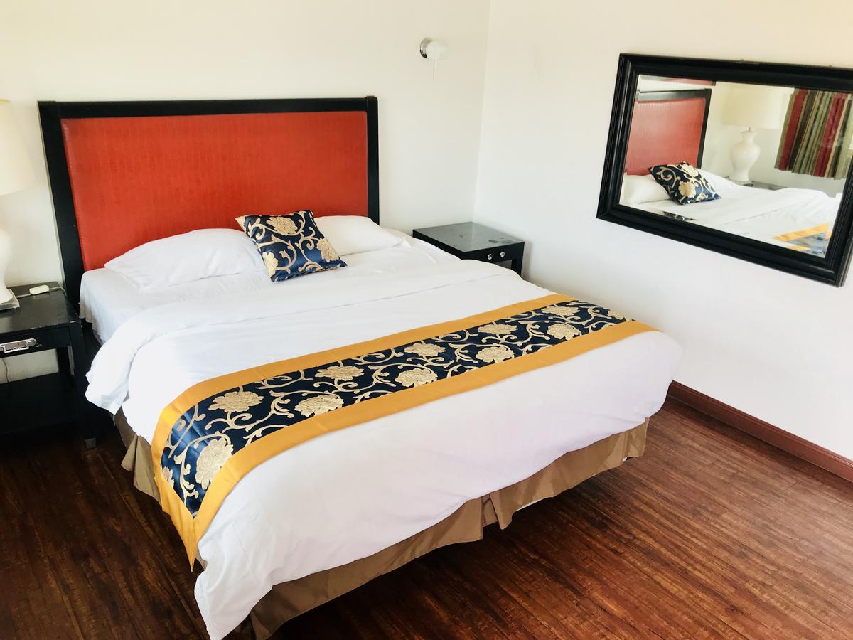 Norwalk Inn & Suites Bagian luar foto