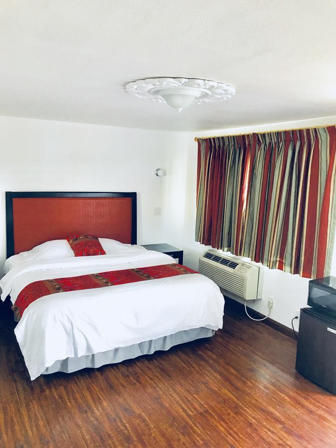 Norwalk Inn & Suites Bagian luar foto