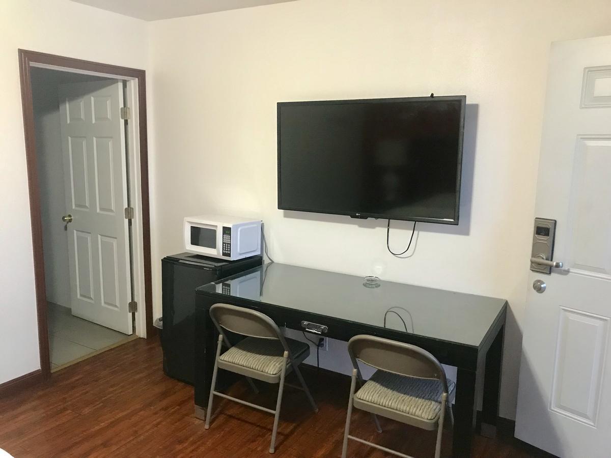 Norwalk Inn & Suites Bagian luar foto