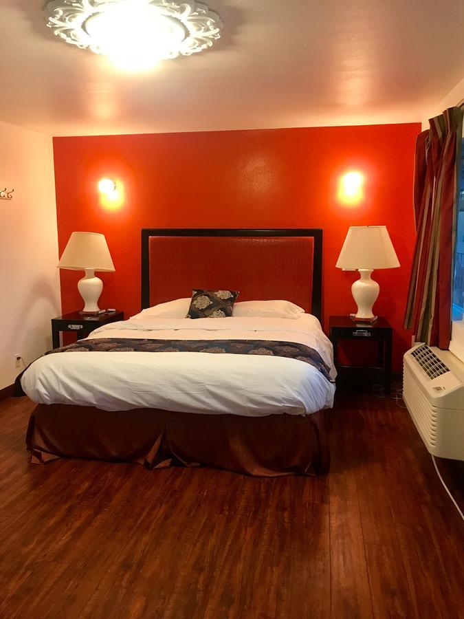 Norwalk Inn & Suites Bagian luar foto