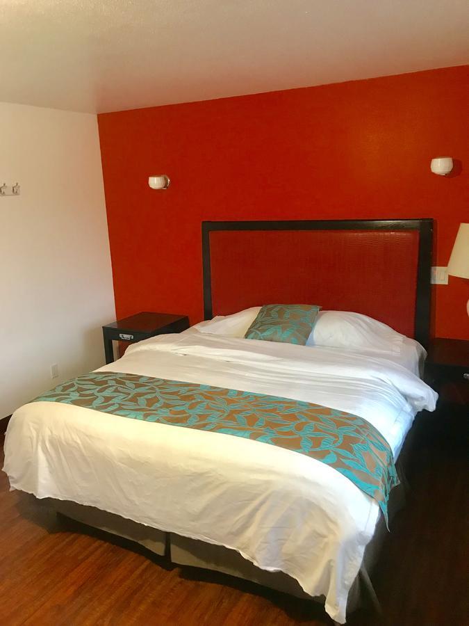 Norwalk Inn & Suites Bagian luar foto