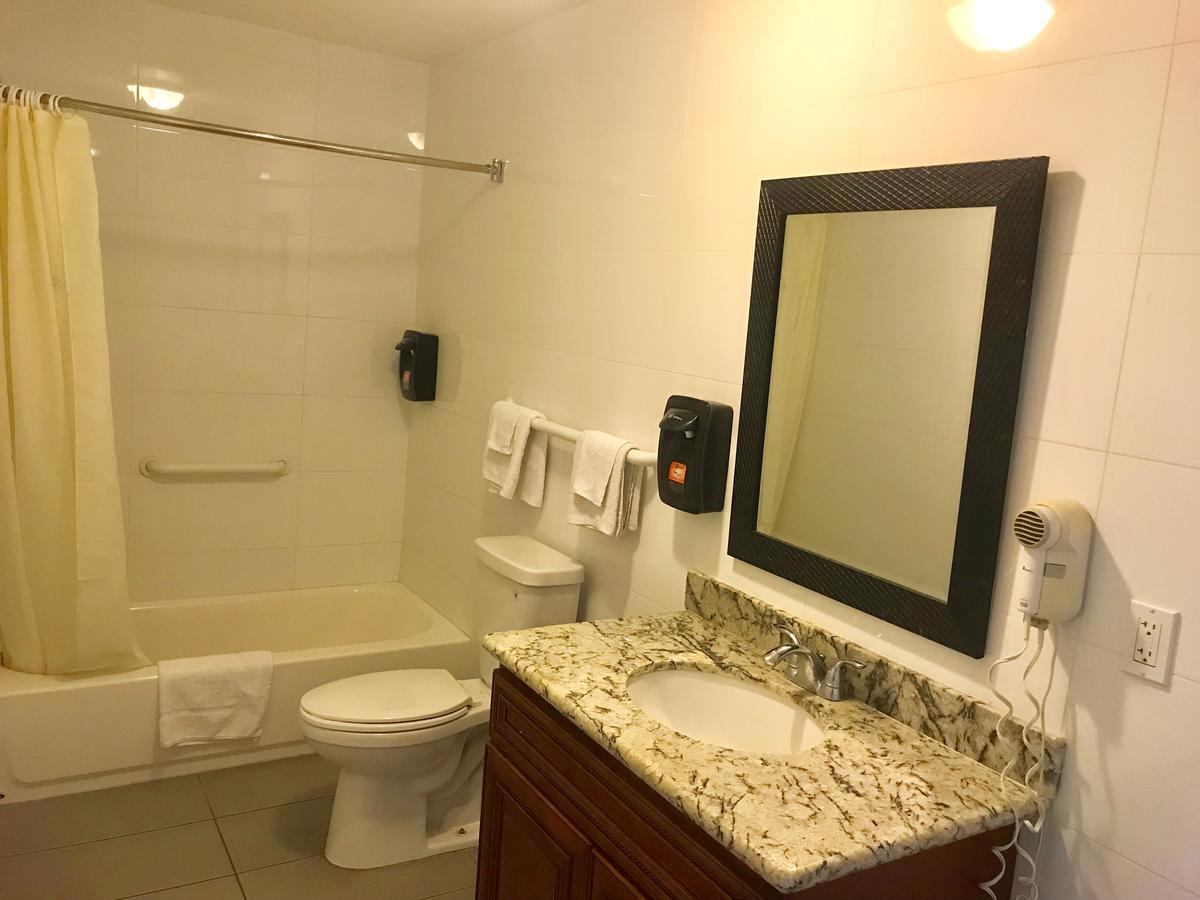 Norwalk Inn & Suites Bagian luar foto