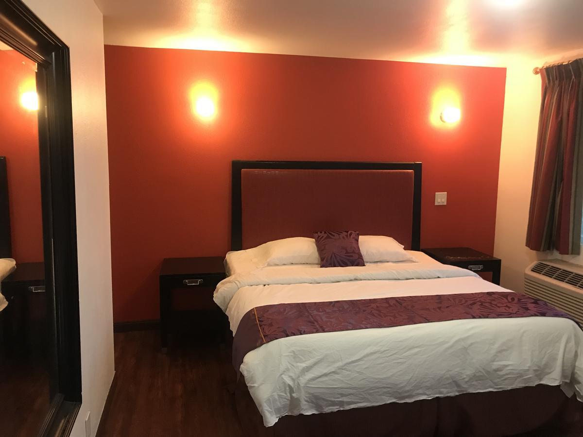 Norwalk Inn & Suites Bagian luar foto