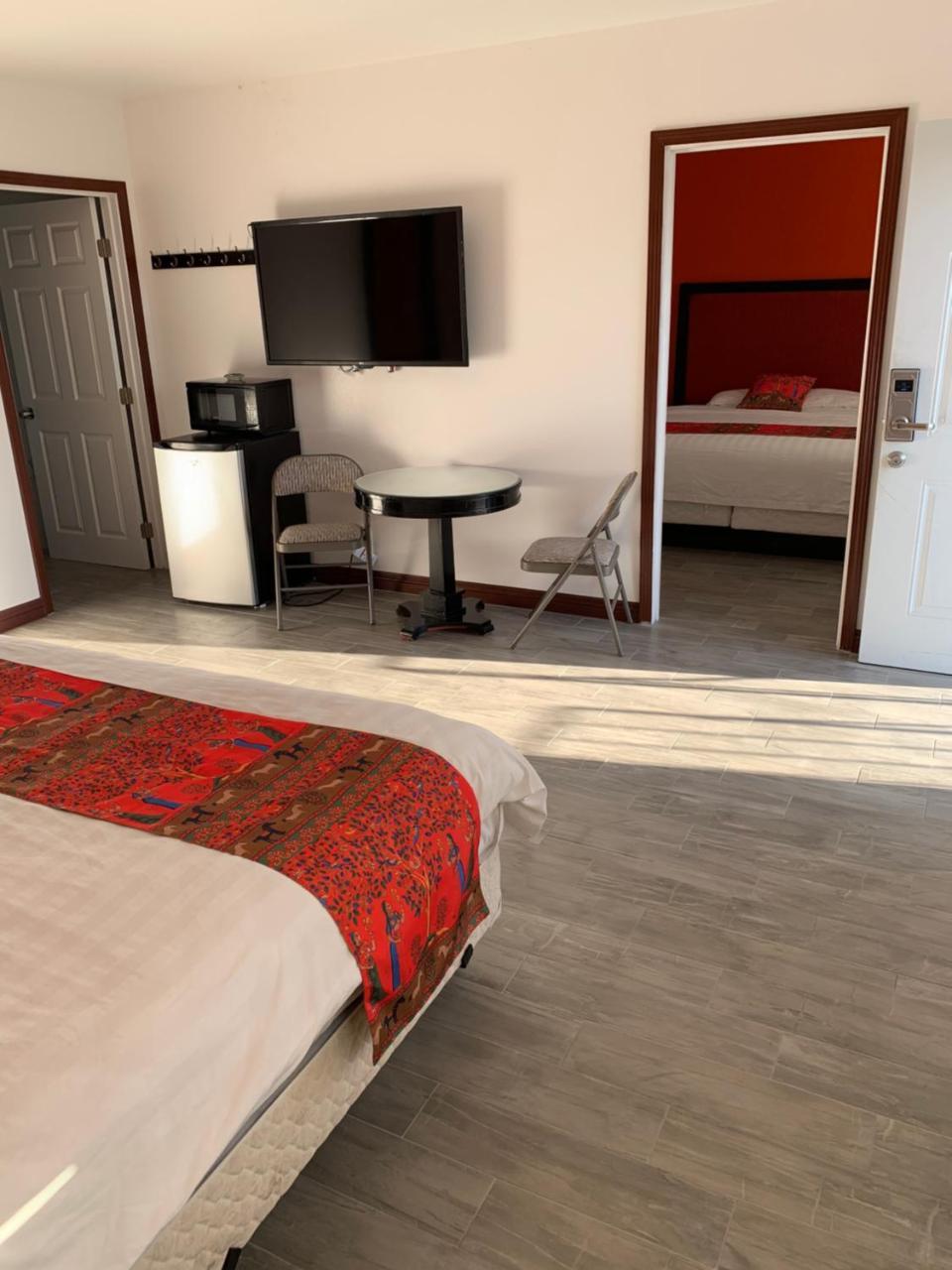 Norwalk Inn & Suites Bagian luar foto