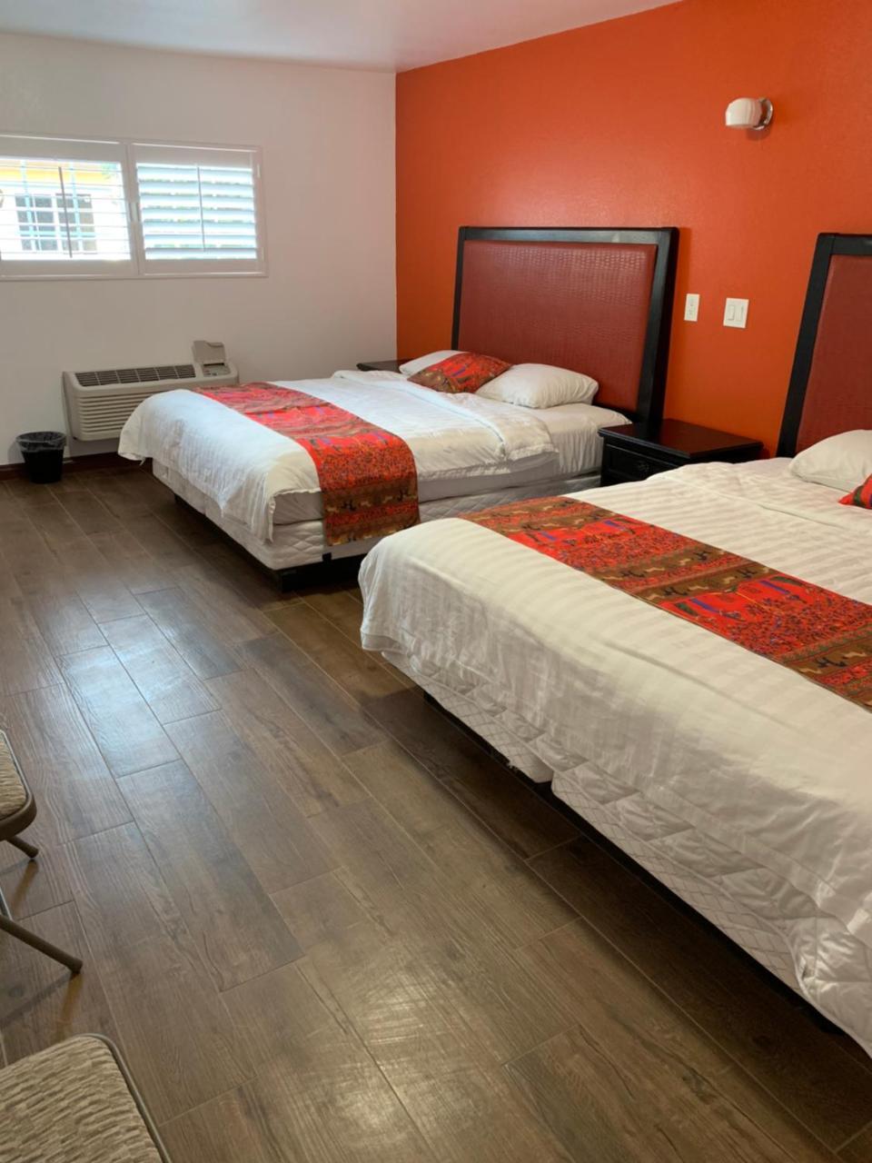 Norwalk Inn & Suites Bagian luar foto
