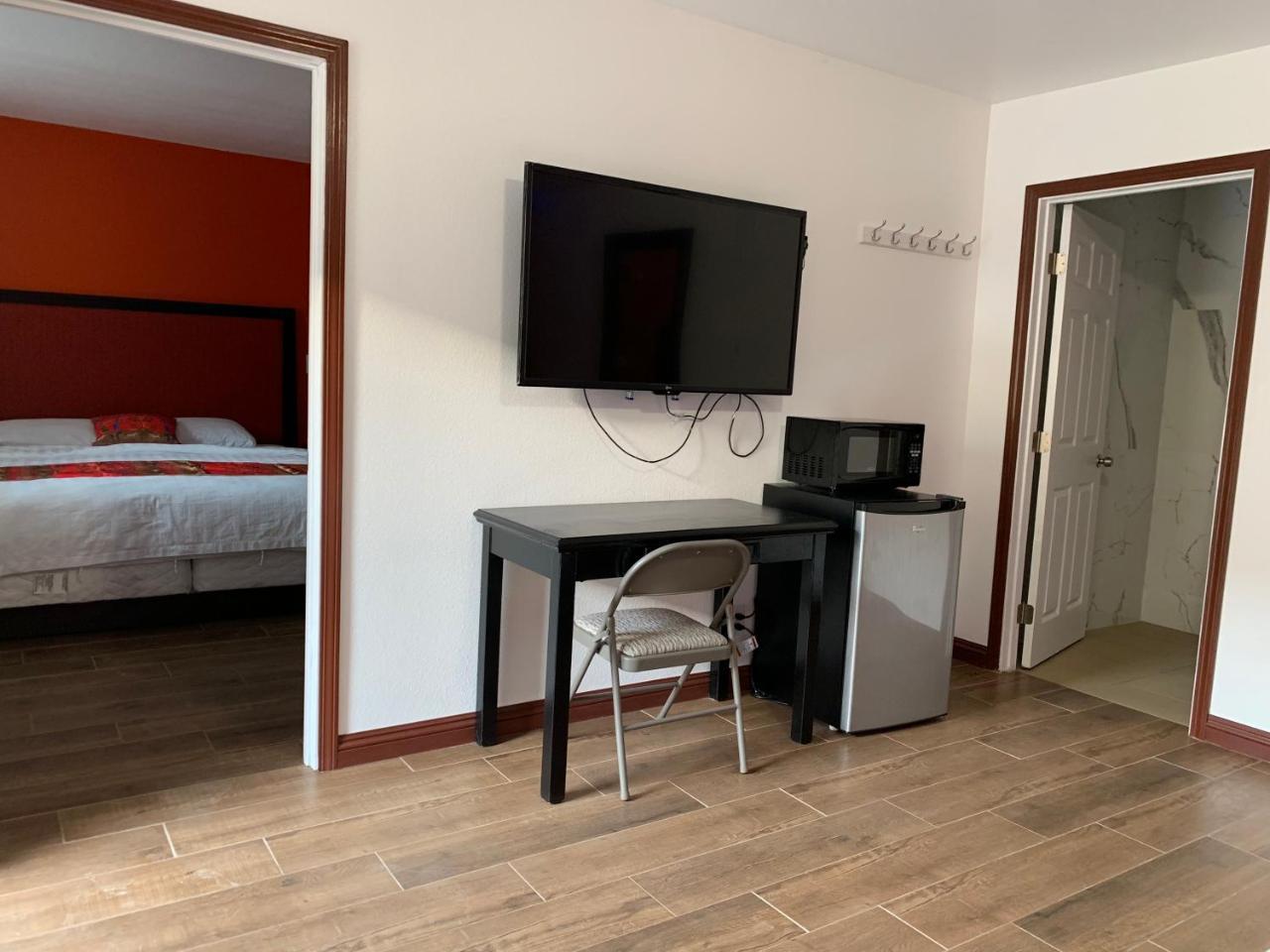 Norwalk Inn & Suites Bagian luar foto